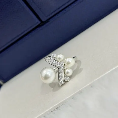 Chaumet Classic V Pearl Ring