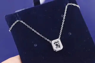 Swarovski Beating Heart White Sugar Cube Clavicle Necklace