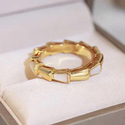 Bvlgari This ring is pavé-set with diamonds