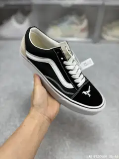 Vans OG OId Skool is a versatile low-top casual sports skateboard shoe. In fact