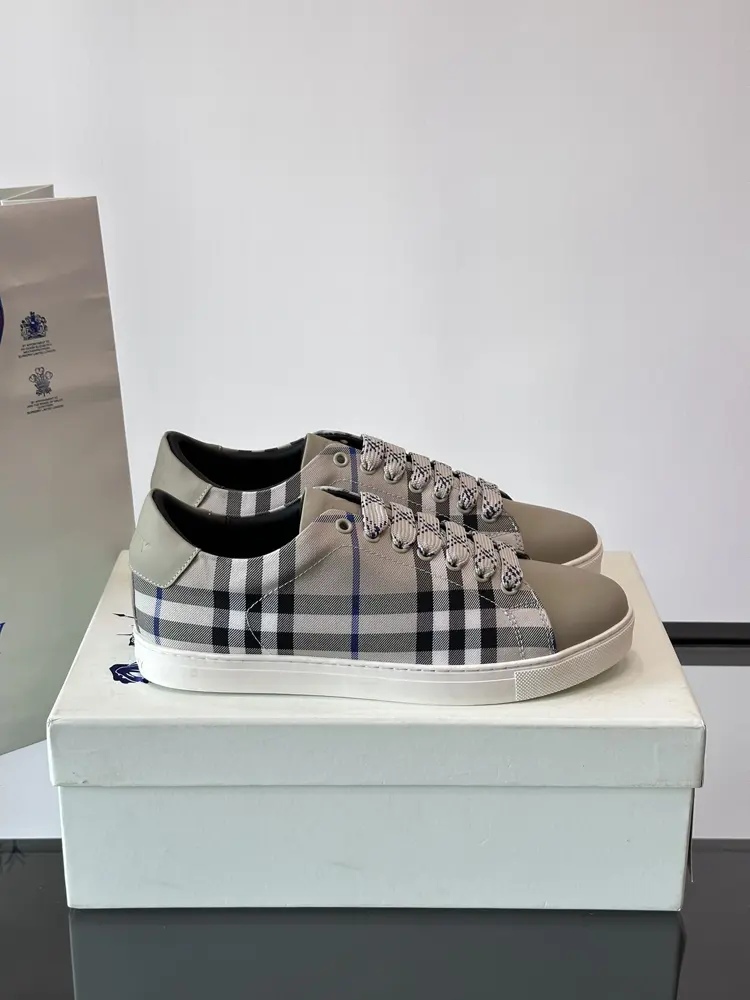 Burberry men’s classic low-top sneakers
