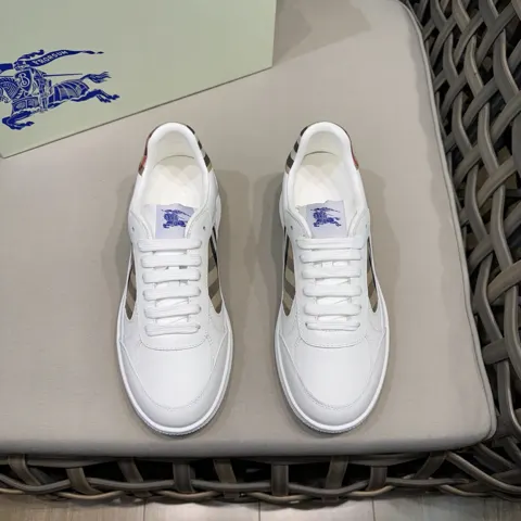 BURBERRY classic low-top sneakers |