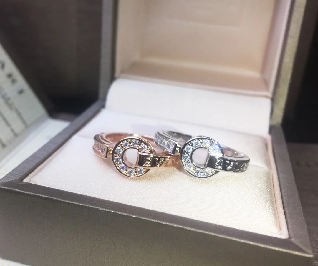 Bvlgari Inlaid with imported high-carbon diamonds Ring