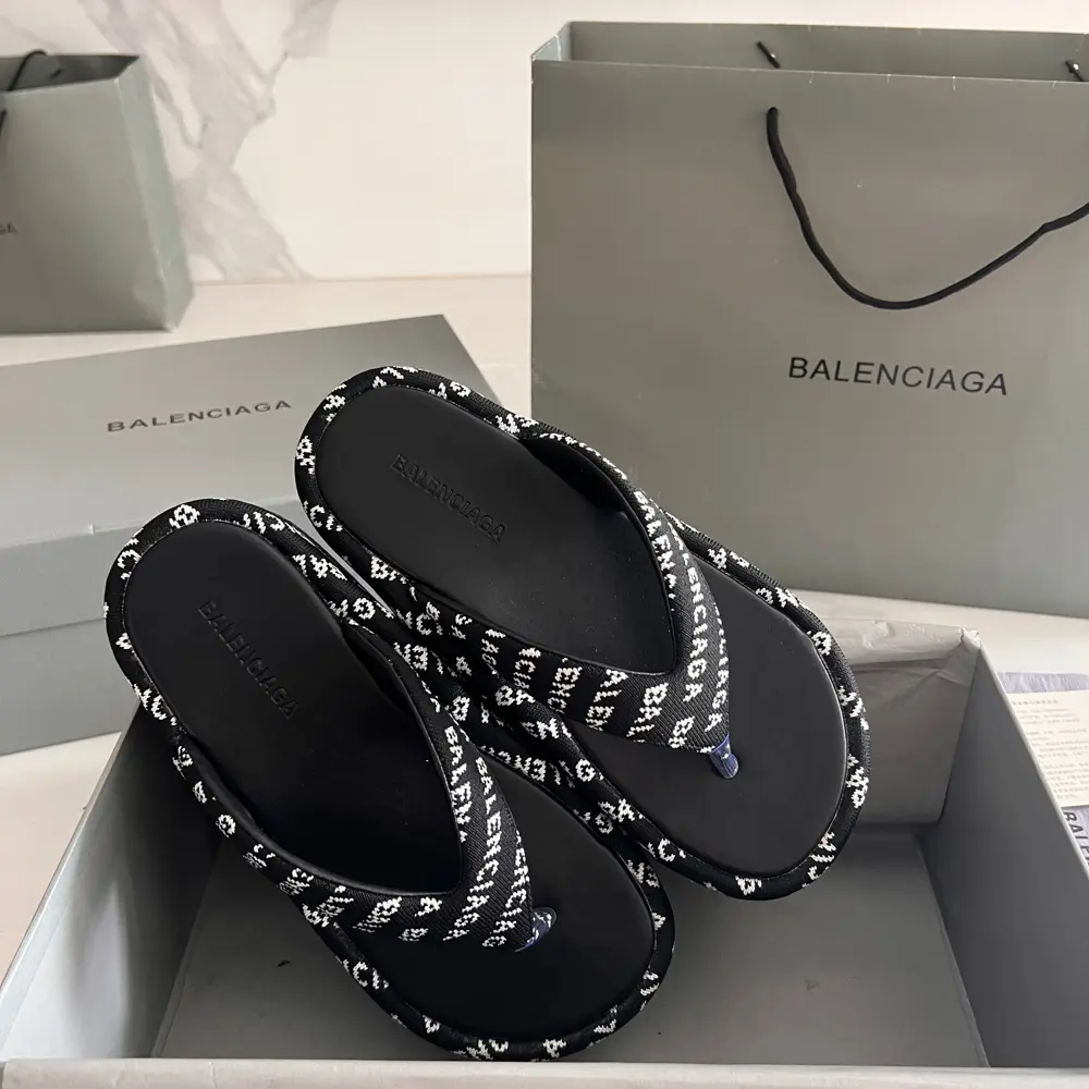 Balenciaga 2023/SS new autumn and winter new product Teddy fur thick-soled slippers