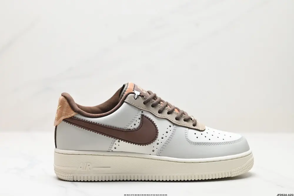 NIKE AIR FORCE 1‘07 Sneakers BV0740-100