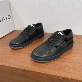 Givenchy men’s leather low-top sneakers