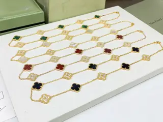 Van Cleef & Arpels Black Agate/Red Agate/White Mother-of-Pearl/Malachite Diamond Ten-Flower