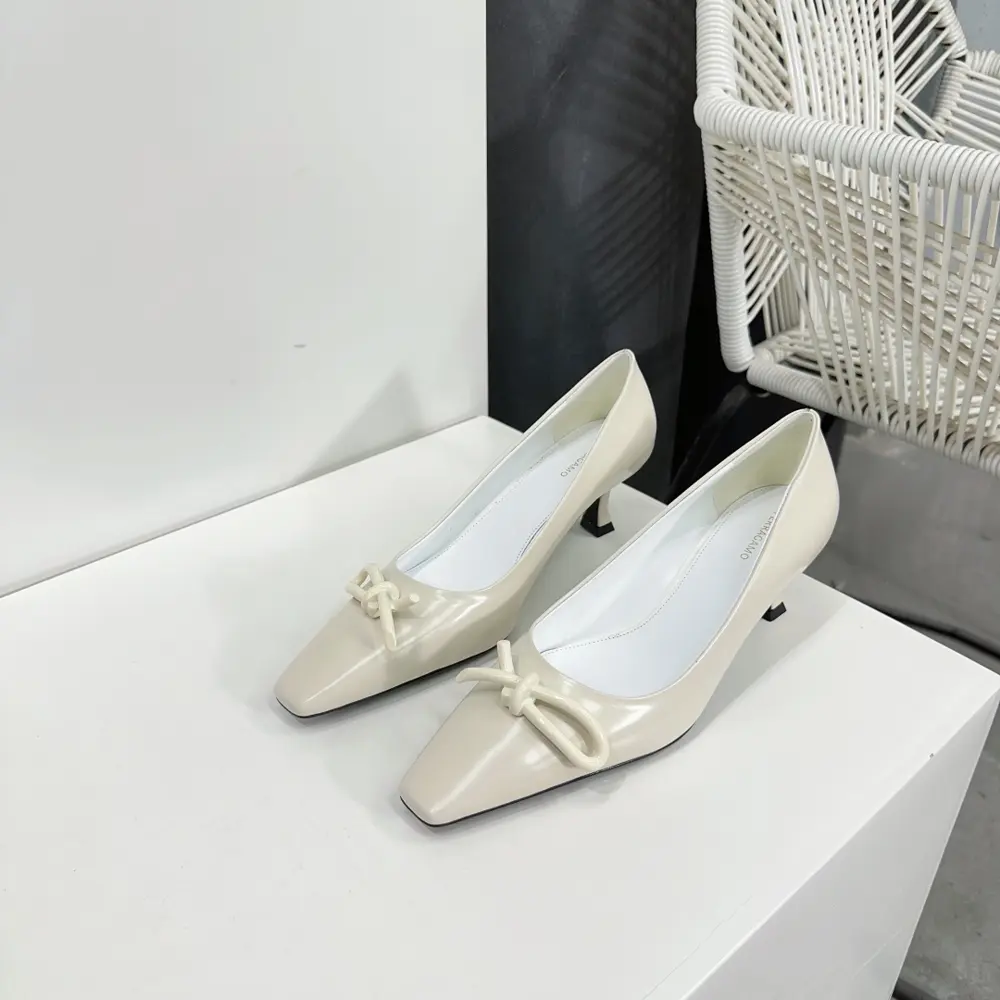 Salvatore Ferragamo 24 Early Spring Series New Products Signature Bow Hardware Buckle Flats