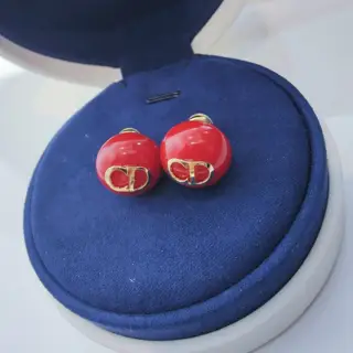 Dior red agate letter earrings Star style YSL letter combination has become a popular