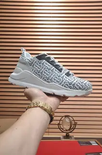 BURBERRY classic low-top sneakers