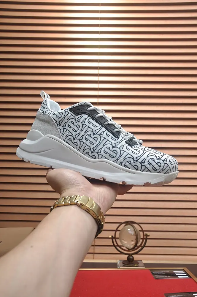 BURBERRY classic low-top sneakers