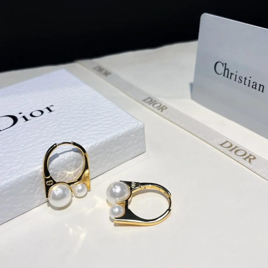 【Dior Big and Small Pearl Earrings】This design is invincible Very handsome
