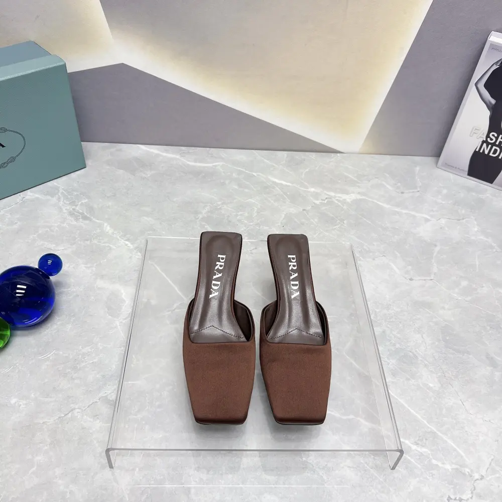 Prada’s latest spring and summer catwalk hot-selling sandal series