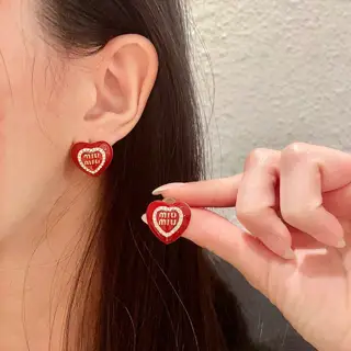 miumiu letter heart diamond design New Year red earrings