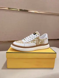 Fendi casual sports shoes upper imported cowhide fabric imported sheepskin lining. Original