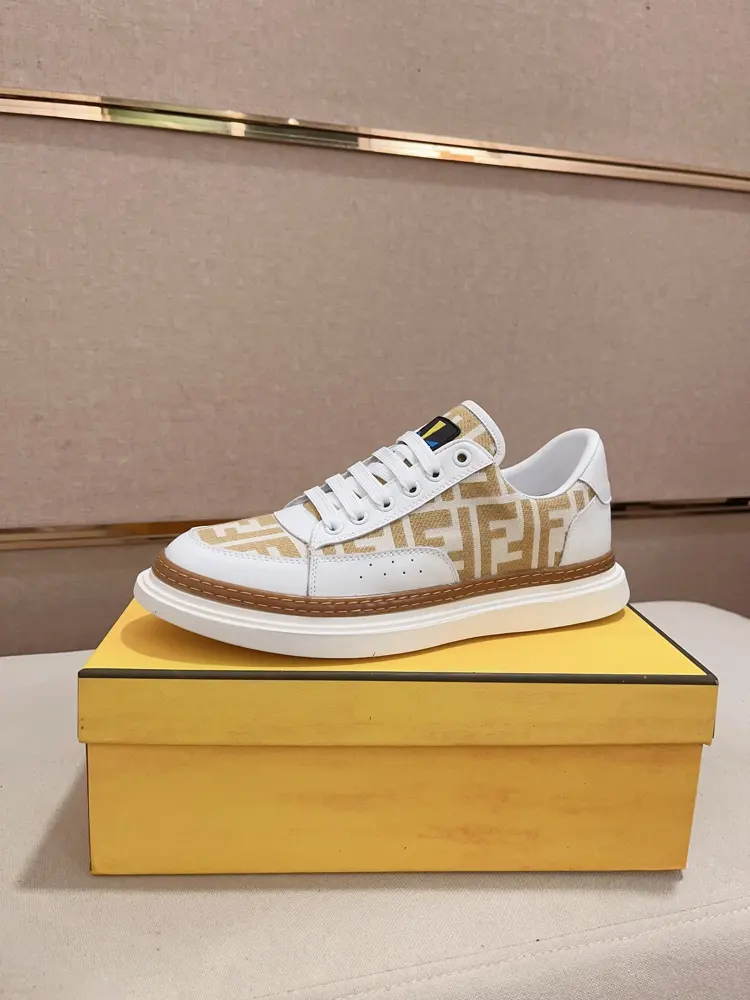 Fendi casual sports shoes upper imported cowhide fabric imported sheepskin lining. Original