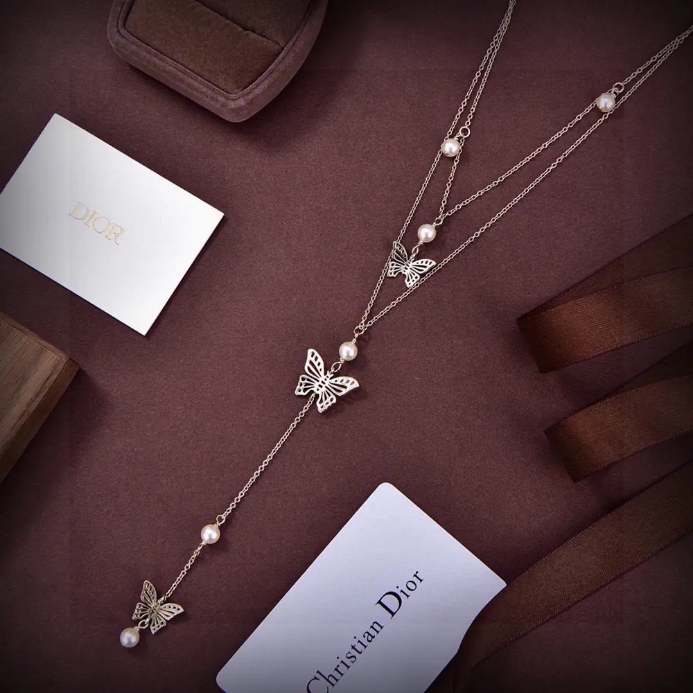 Dior new necklace new product metal texture counterattack version of the letter style steal