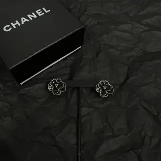 Chanel second-hand earrings