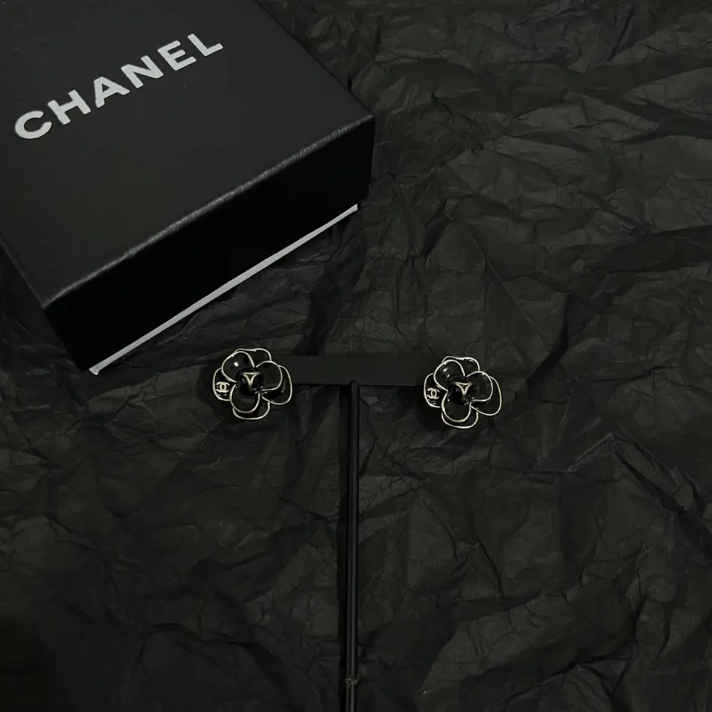 Chanel second-hand earrings