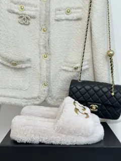 Chanel classic double C thick-soled furry slippers