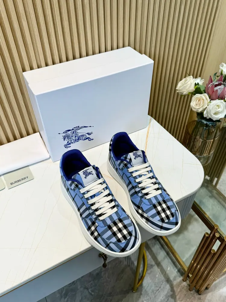 With mesh lining and checkered laces