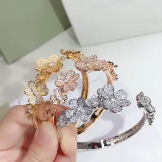 Van Cleef & Arpels Clover Frivole bracelet