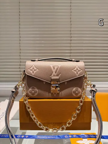 Louis Vuitton Pochette