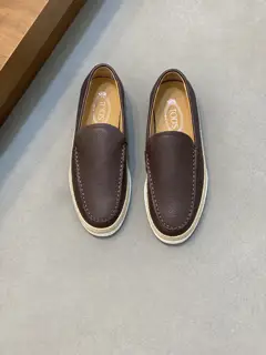 Tod’s Tod’s men’s leather loafers