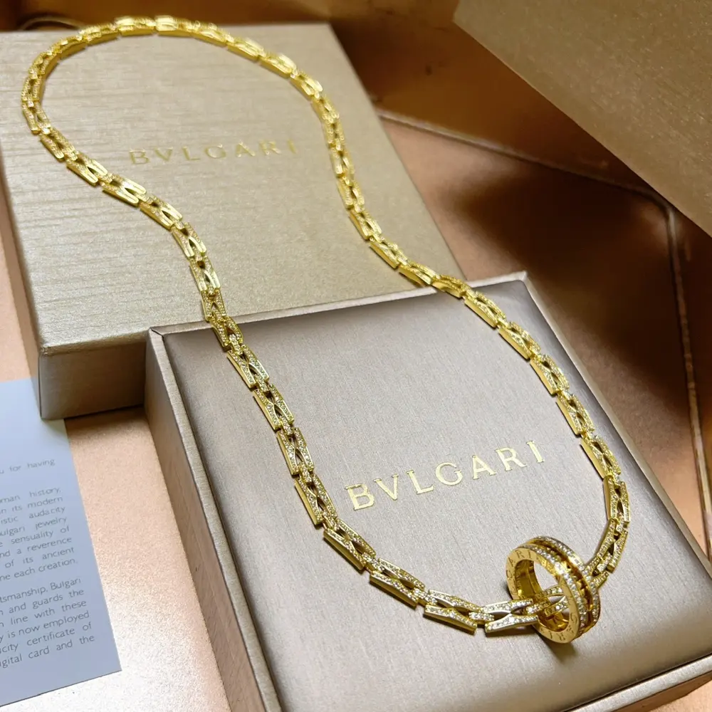 Bvlgari DIVAS’ DREAM series is in perfect condition and has invincible details. The unique