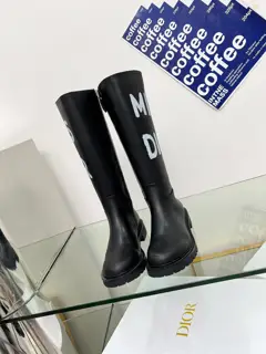 Dior. Classic knight boots. MISS DIOR 3D printing effect. Very flattering. Zipper design on