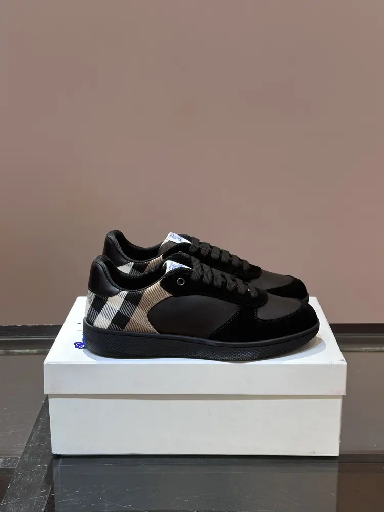 BURBERRY men’s classic low-top sneakers