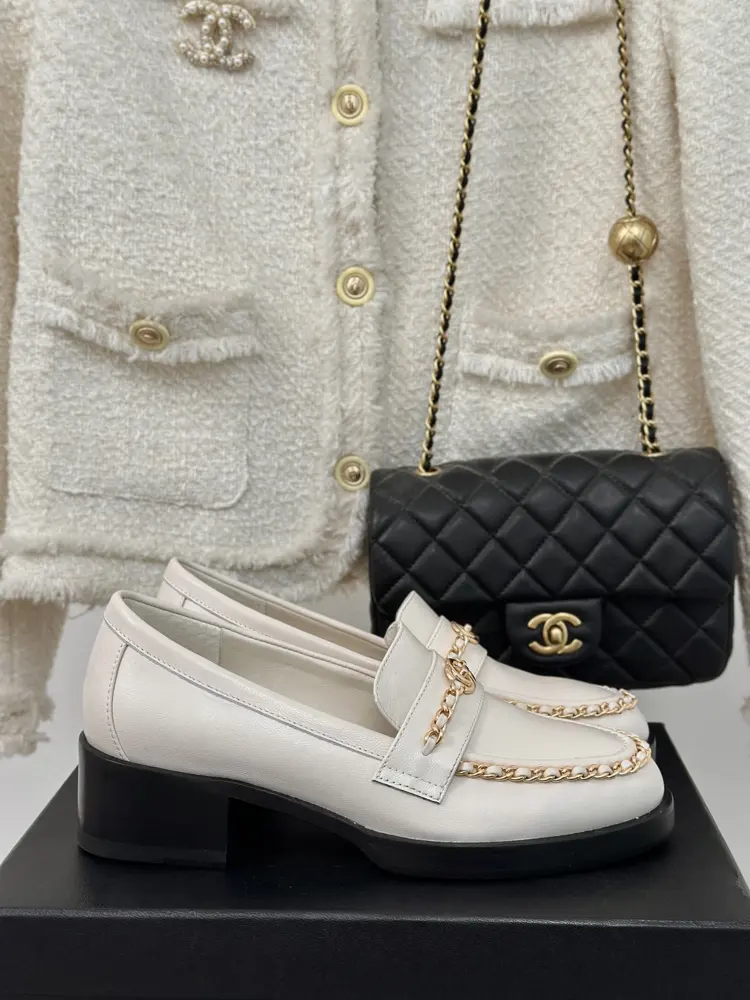 Chanel chain double C loafers