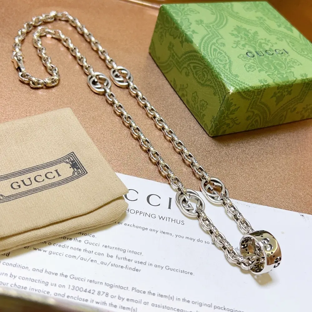 Gucci GucciThe latest chain is of a higher grade. The same classic style as the stars