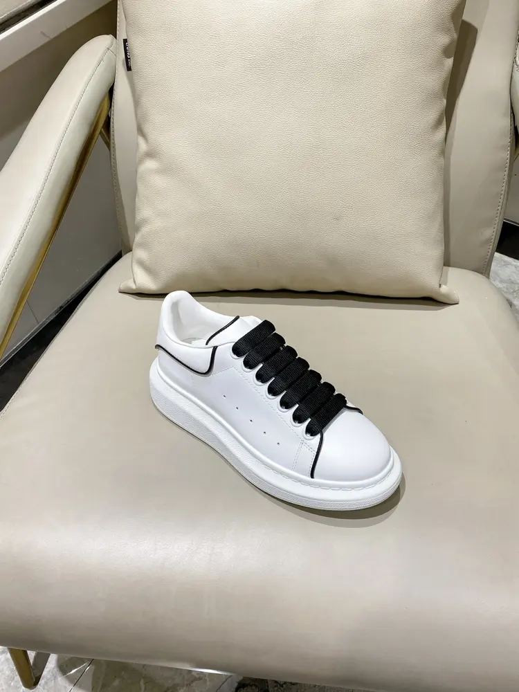 Alexander McQueen classic star hit all-match white shoes