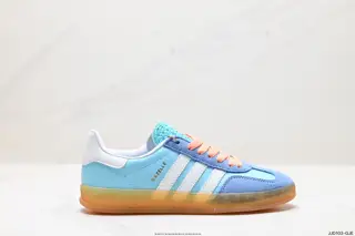 Adidas Using solid color pig leather combined with cow split leather upper