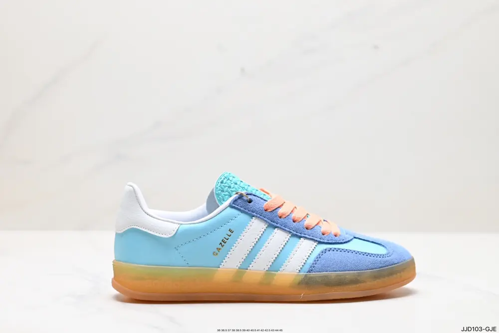 Adidas Using solid color pig leather combined with cow split leather upper