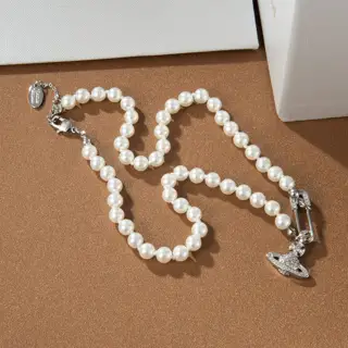Vivienne Westwood Saturn brooch pearl necklace