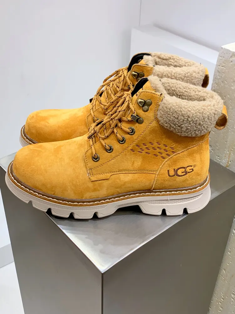 UGG Using solid color pig leather upper material (with wool velvet lining for warmth