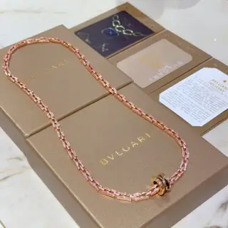 Bvlgari DIVAS’ DREAM series is in perfect condition and has invincible details. The unique