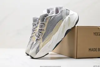 Adidas YEEZY 700V2 ‘Static’ Adidas Yeezy 700 second generation retro dad shoes FE2829 gray