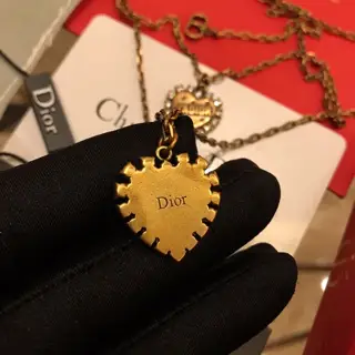 Dior Jadior Heart Rhinestone Clavicle Necklace Can also be worn as a choker and is also