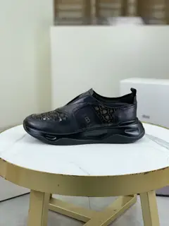 Berluti casual sneakers This model is more exquisite and fashionable with flying woven