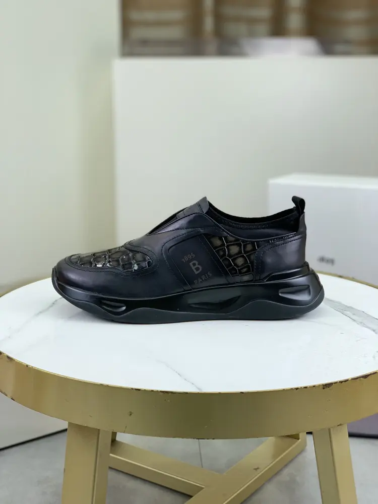 Berluti casual sneakers This model is more exquisite and fashionable with flying woven