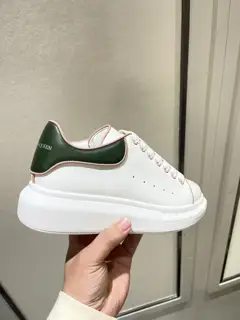 Alexander McQueen classic star hit all-match white shoes