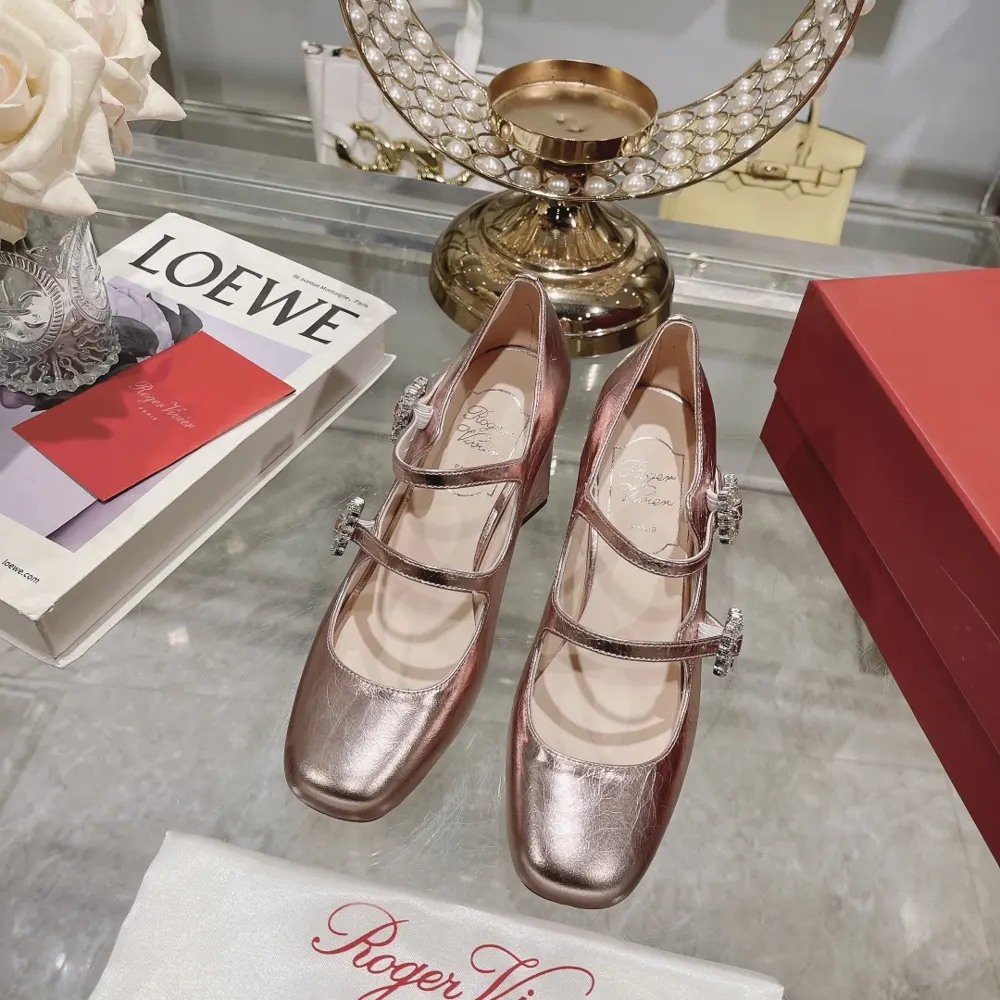 Roger Vivier new high-heeled Mary Jane shoes. The highly anticipated high-heeled Mary Jane