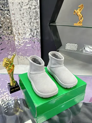 BOTTEGA VENETA platform triangle snow boots