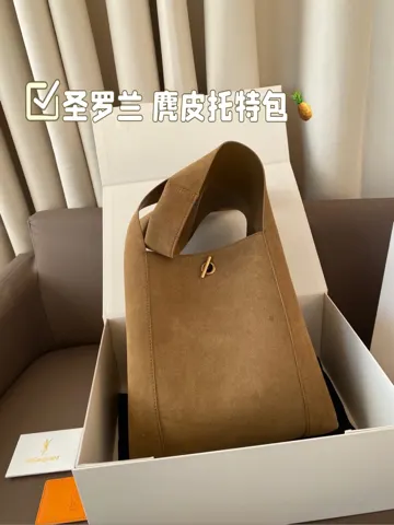 Yves Saint Laurent Tote