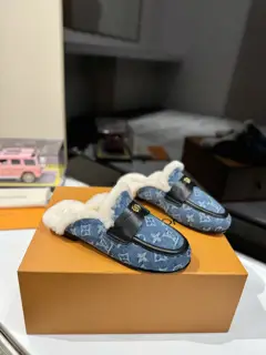 This pair of Louis Vuitton slippers is also very good looking