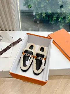 Hermès Teddy Fur Bun Toe Fur and Leather Curly Fur Slippers This year