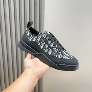 Dior casual sports shoes Sold simultaneously at the counter
